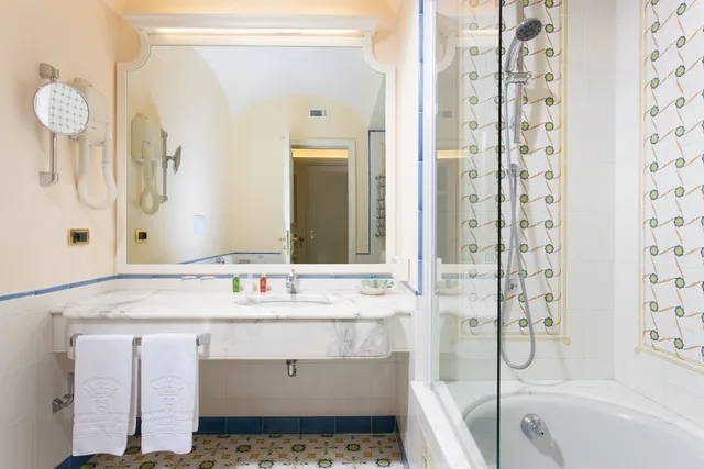 غرفة سوبيريور بسرير مزدوج، Grand Hotel Capodimonte 5/6