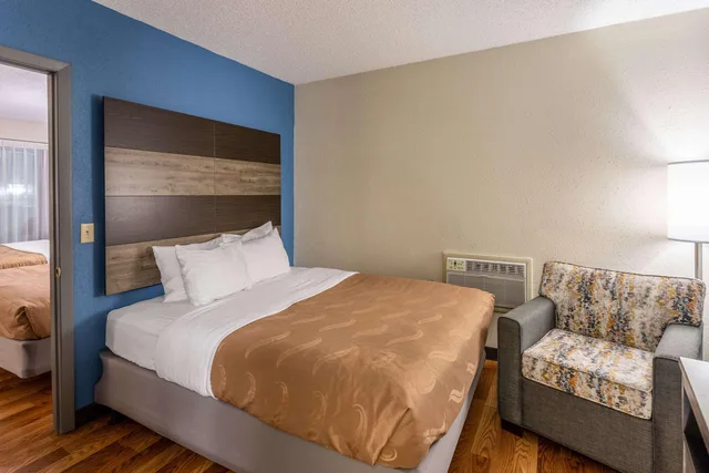 جناح بسرير كوين، Quality Inn Branson On The Strip 1/2