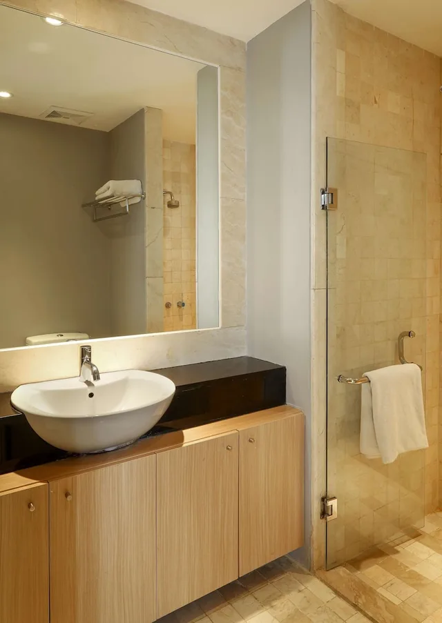 غرفة ديلوكس بسرير كوين، Golden Tulip Balikpapan Hotel and Suites 9/10