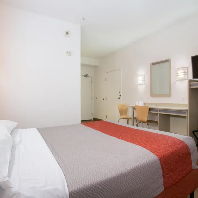 جناح بسرير كوين، Motel6 Brooklyn Center, MN - Minneapolis 2/7