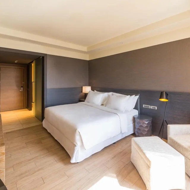 غرفة سوبيريور بسرير كينج بإطلالة على المسبح، Radisson Collection Hotel Bamako (ex Sheraton Bamako) 3/5