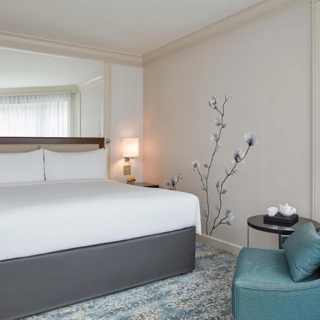 غرفة بريميير بسرير كينج بإطلالة على المرفأ، Jw Marriott Hong Kong Hotel 2/3