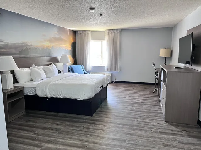 غرفة قياسية بسرير كينج، Clarion Pointe on the lake Clarksville-South Hill West 4/10