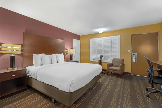 غرفة قياسية بسرير كينج لذوي الإعاقة، Best Western Plus Stovall's Inn 5/10