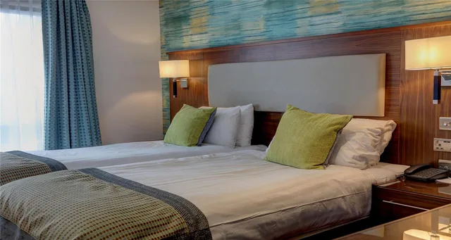 غرفة بسرير كينج لذوي الإعاقة، Dundee Invercarse Hotel, BW Signature Collection 2/3