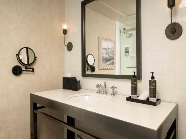 غرفة بسرير كينج بشرفة، Chaminade Resort and Spa 8/8