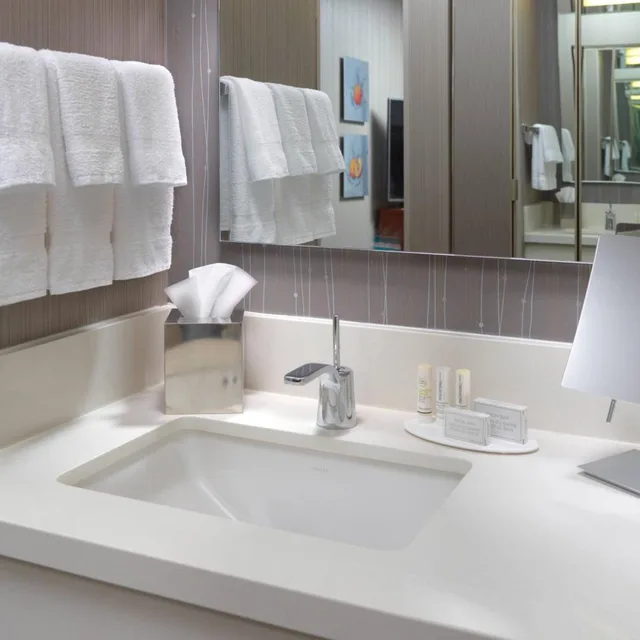 غرفة تنفيذية بسرير كينج مع أريكة، Courtyard Alpharetta Atlanta 5/8