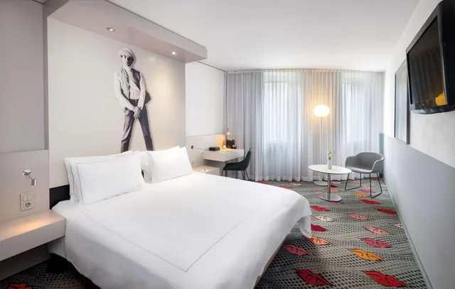 غرفة تنفيذية بسرير كوين، Park Plaza Berlin 1/6
