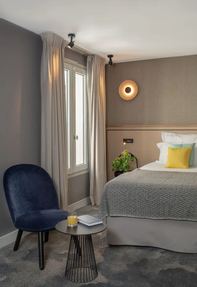 جناح جونيور بسرير كوين وسرير فردي بغرفة نوم واحدة بحوض جاكوزي، Hotel Opera Marigny 1/5