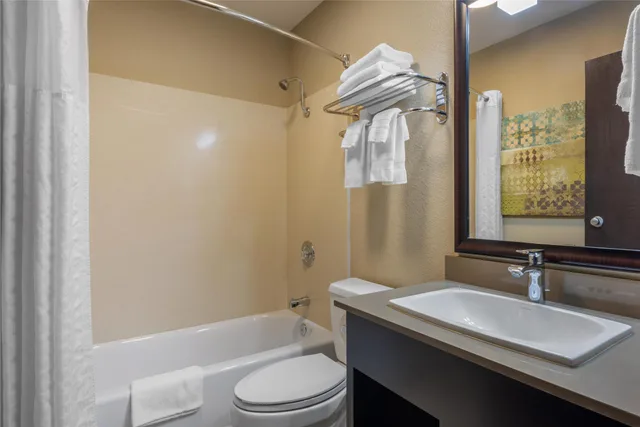 غرفة بسرير كينج، Best Western Long Beach Inn 4/4