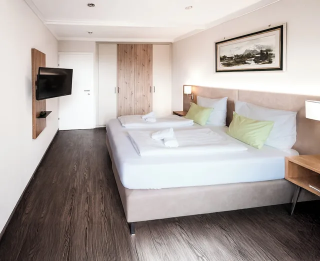 جناح ديلوكس بسريرين مزدوجين بشرفة، Hotel Pension Haus Arenberg 7/10