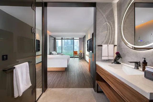 غرفة تنفيذية بسرير كوين، UrCove by Hyatt Shenzhen Bay Eco-Tech Park 5/5