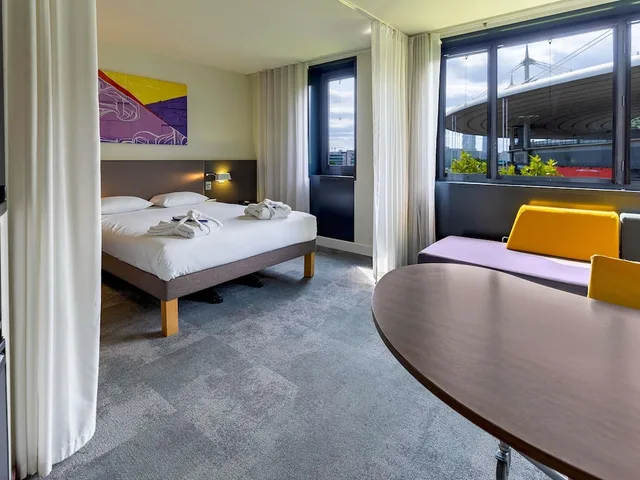 Executive, Triple, Double Bed, Sofa, Novotel Suites Paris Stade De France 7/10