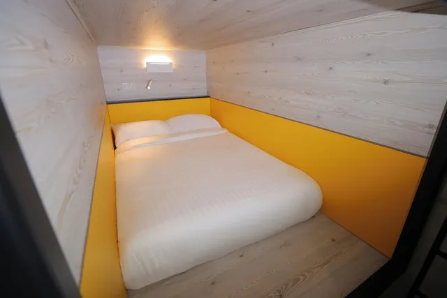 Japanese, Mixed Dorm, Pod, 18 Beds, Shared Bathroom، The West End Hotel 1/3