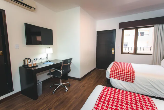 غرفة قياسية بسريرين منفصلين، Wyndham Costa del Sol Piura 3/5