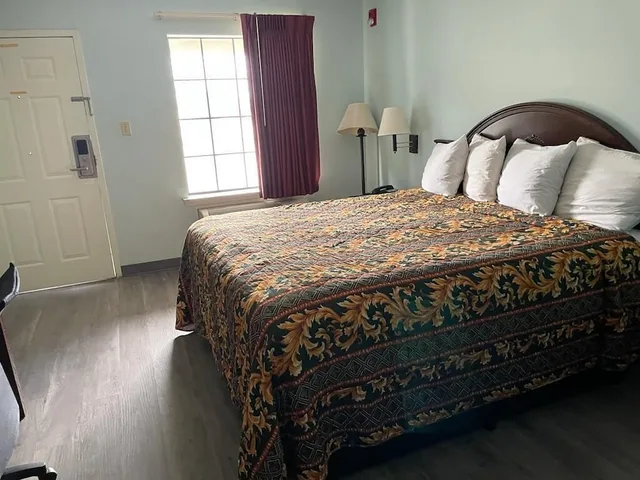 غرفة أساسية مفردة بسرير كينج، Americas Best Value Inn & Suites Slidell 3/8