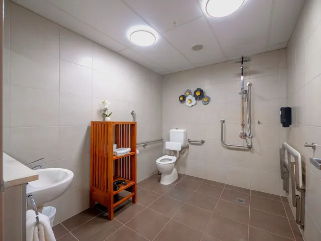 Room, Queen Bed, Harbour View, Accessible, Ramada Suites by Wyndham Zen Quarter Darwin 2/2