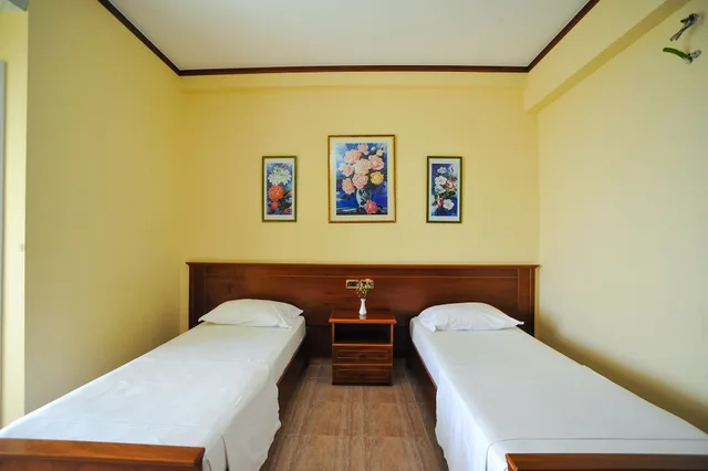غرفة قياسية بسريرين منفصلين بإطلالة على البحر، Iliria Internacional Hotel 8/10