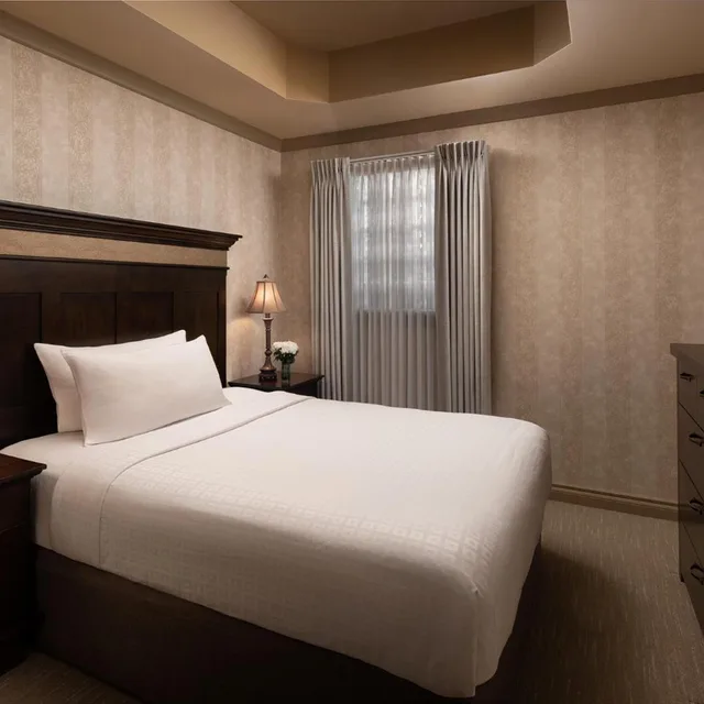 جناح بريميوم بغرفتي نوم، The Royal Kelowna 2/8