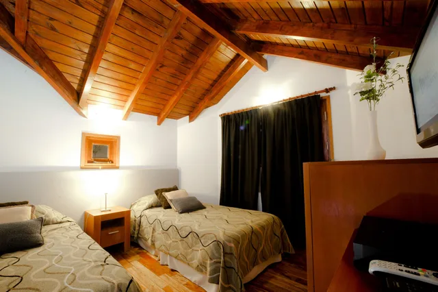 كابينة سوبيريور بسرير كينج وسريرين منفصلين مع أريكة، Boutique Hotel And Cabanas Bosque de Nahuel 3/8