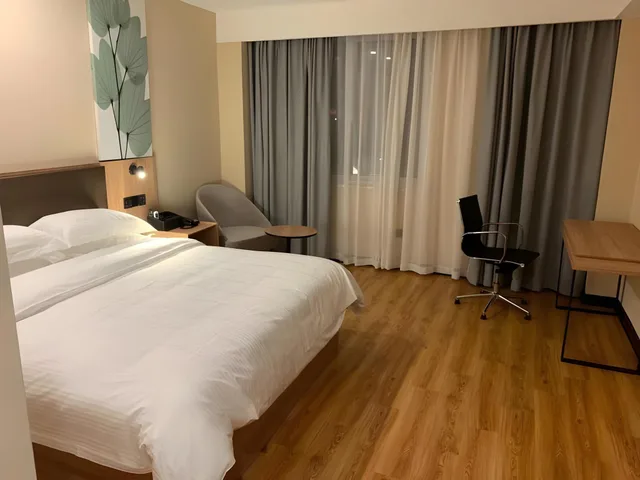 Feature, Queen Bed, GreenTree Inn Anhui Suzhou Yongqiao Qiongyun Market 1/1