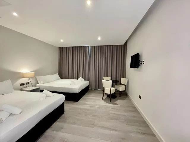 جناح بسرير مزدوج مع أريكة، Axiom Park Hotel 1/1
