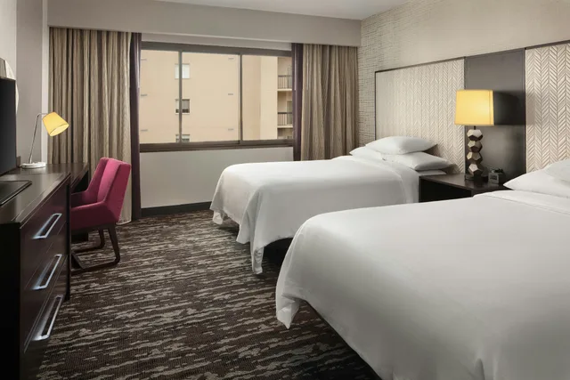 جناح بسريرين مزدوجين لذوي الإعاقة، Embassy Suites By Hilton Crystal City National Airport 1/3