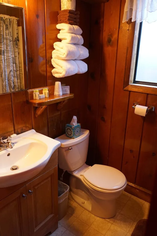 House, Bunk Bed, 2 Queen Beds، Foot of the Mountain Motel 8/9