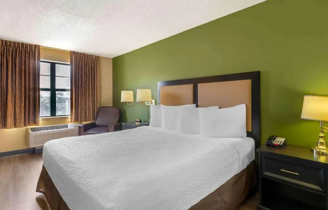 Deluxe, King Bed, Extended Stay America Los Angeles -Torrance 1/3
