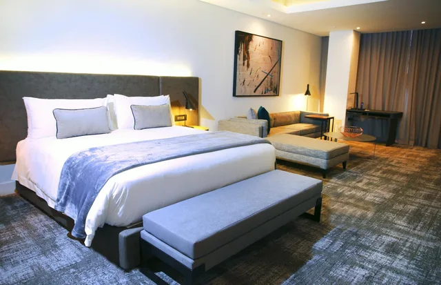 جناح سوبيريور بسرير كينج، The Capital Mirage 5/10