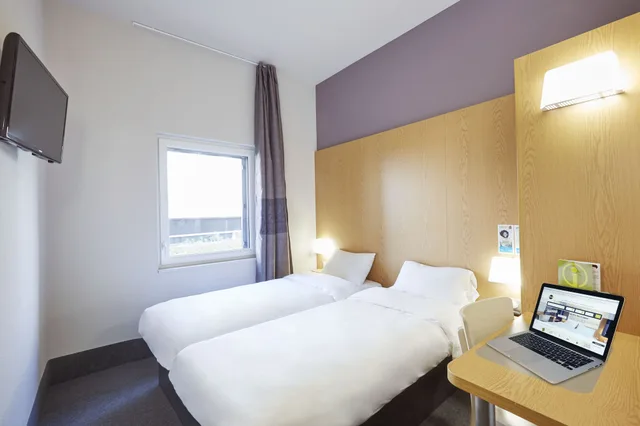 غرفة بسريرين منفصلين، B&B Hotel Lille Roubaix Campus Gare 2/4