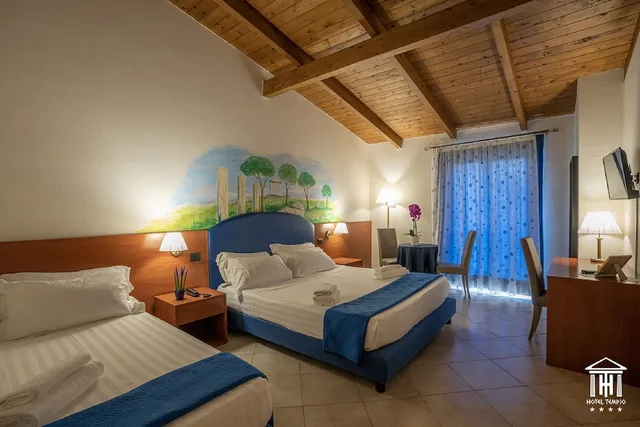 غرفة كلاسيكية ثلاثية بسرير كوين وسرير فردي، Hotel Tempio 1/4