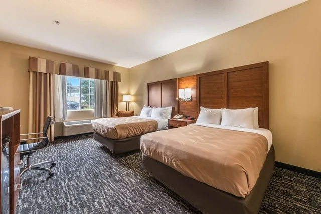 غرفة بسريرين مزدوجين لذوي الإعاقة، Quality Inn & Suites Hendersonville Flat Rock 1/5
