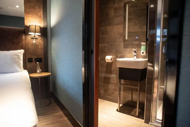 Deluxe, King Bed, Ferrisand Street View، Camden Enterprise Hotel 5/5