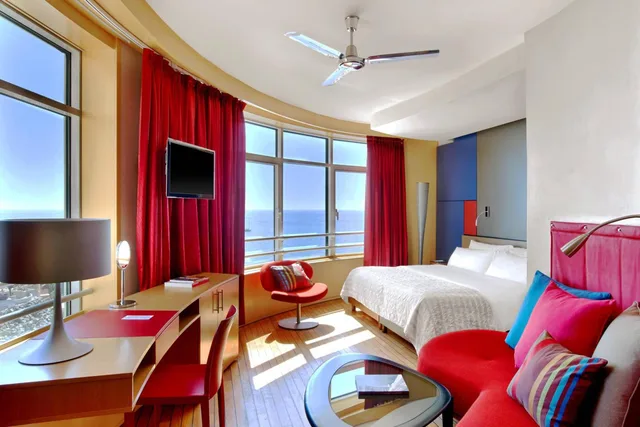 Design, Guest Room, King Bed, Sea View, Crystal Tower، Le Meridien Beach Plaza 3/10