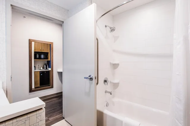 جناح بسريرين كوين مع أريكة، HOLIDAY INN EXPRESS & SUITES WEST EDMONTON-MALL AREA 6/7