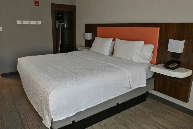 غرفة بسرير كينج لذوي الإعاقة، Hampton Inn Fremont 1/5