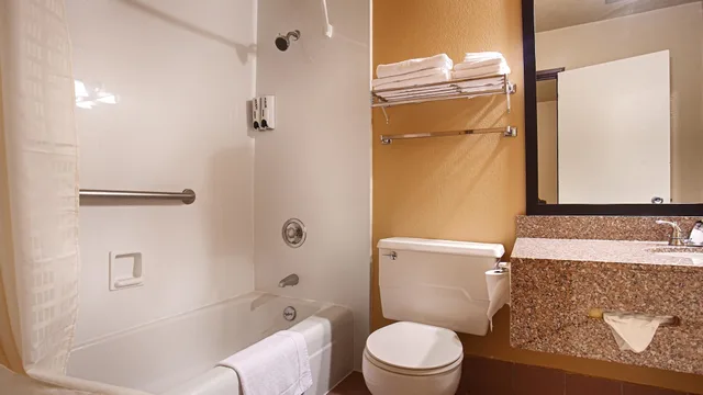 Standard, 2 Double Beds, Best Western Green Bay Inn Conference Center 7/8