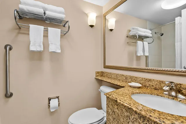 غرفة رباعية بسريرين كوين، Clarion Inn North Haven - New Haven North 5/5