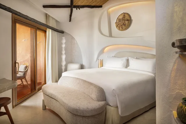 غرفة سوبيريور بسرير كينج بشرفة بإطلالة جزئية على البحر، Hotel Cala Di Volpe Costa Smeralda 3/4