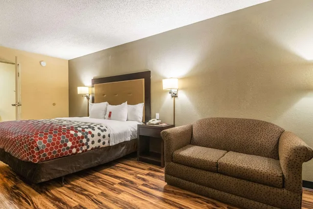 غرفة بسرير كينج لذوي الإعاقة، Econo Lodge Hillsboro I-35 1/6