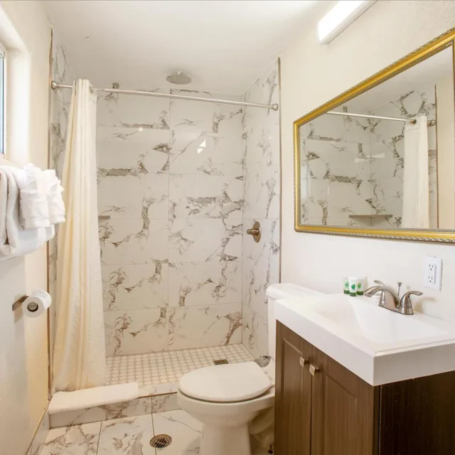 غرفة بسرير كينج وسريرين كينج، Hotel Aspen Flagstaff Grand Canyon Formerly Aspen Innsuites Flagstaff 8/9