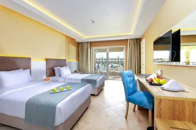 Standard, Double Bed, Pool View, Hotel Titanic Royal 1/2