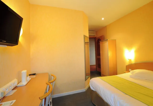 غرفة كومفورت بسرير كوين، The Originals City, Hotel des Arenes, Saintes 1/1