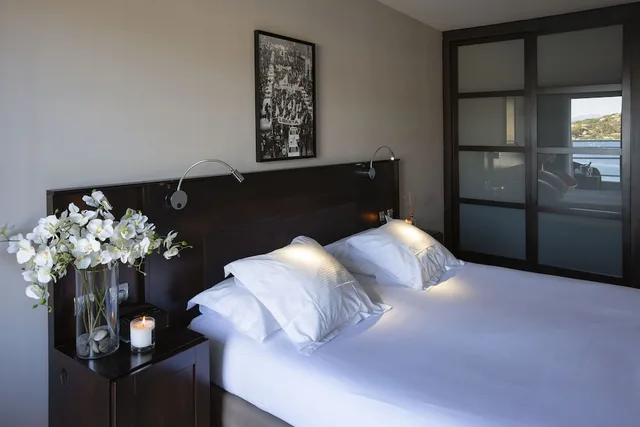 غرفة فاخرة بسريرين منفصلين بإطلالة على البحر بشرفة، Hotel Le Golfe 3/4