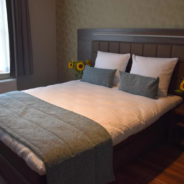 Small Double, Canal View, Ozo Hotels Armada Amsterdam 2/8