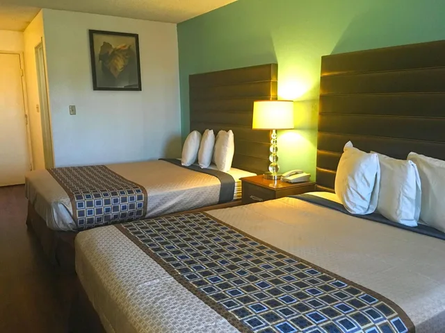 غرفة بسريرين كوين، Studio6 Suites Delano, CA 5/7