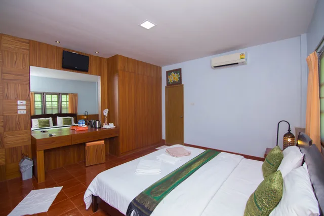 Deluxe, Double Bed, Garden View, Mountain Resort Koh Lipe 2/3