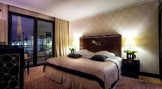 غرفة سوبيريور ديلوكس بسرير كينج بإطلالة على الحديقة، L Hotel du Collectionneur Paris 1/1