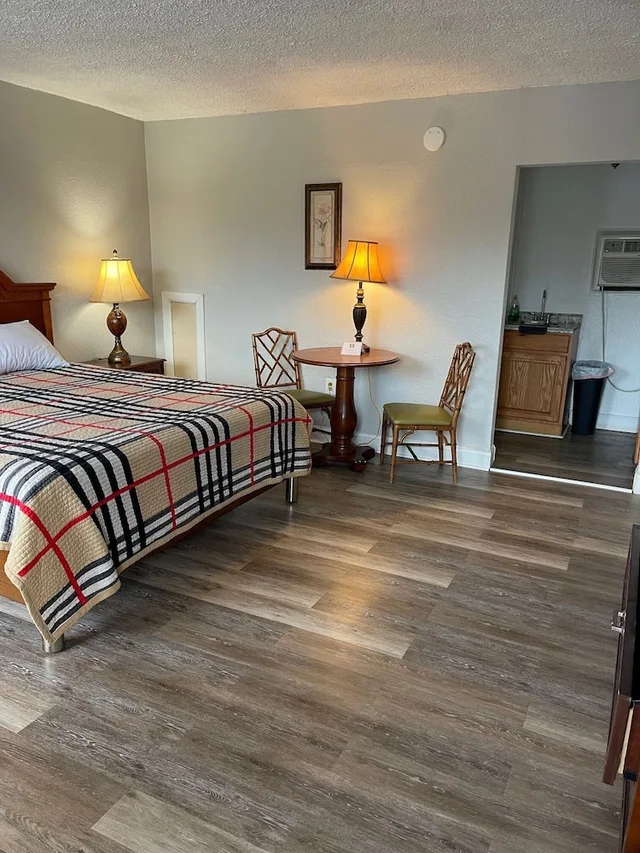 Deluxe, Single, Queen Bed, ANS Inn & Suites 5/10